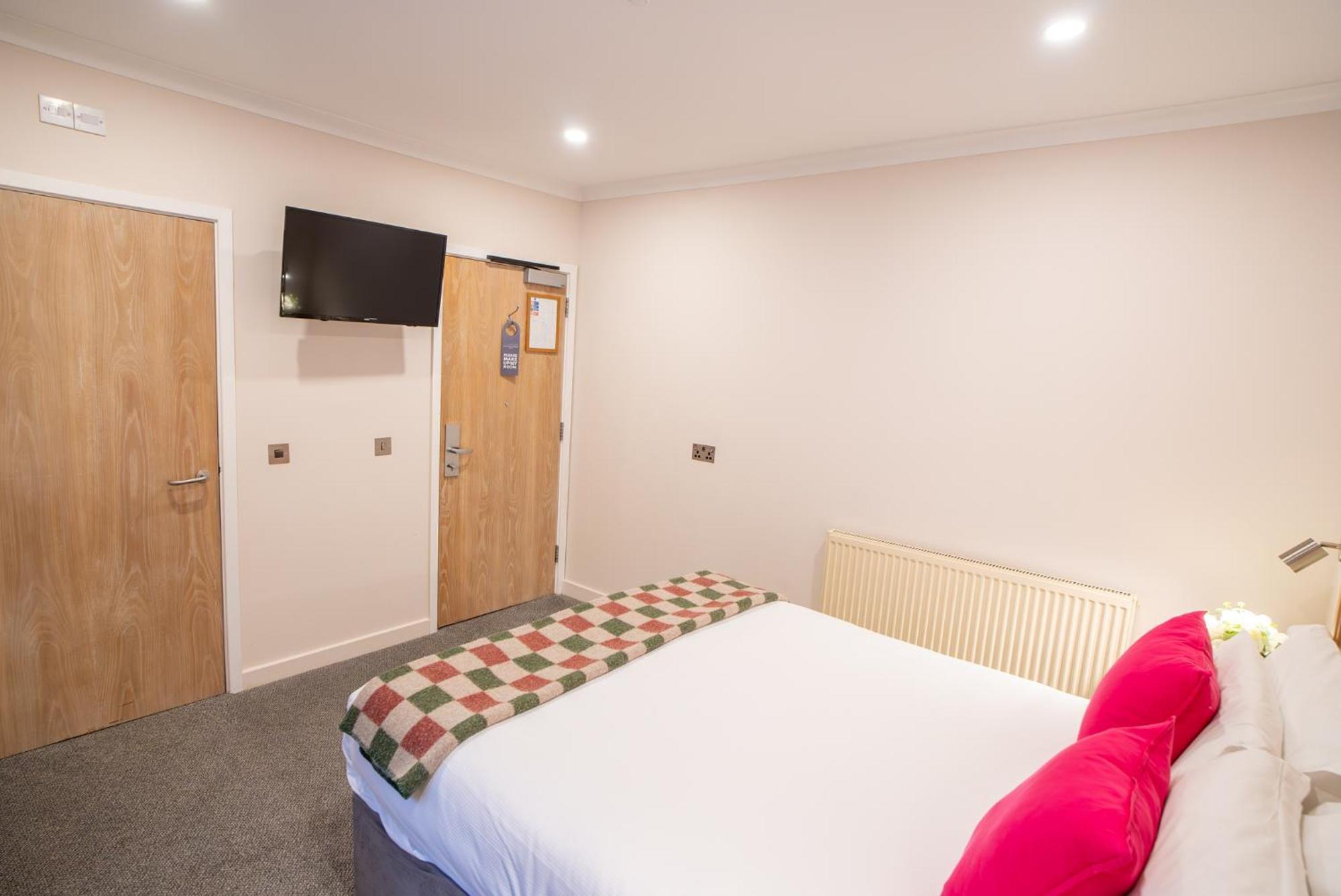 County Hotel Chelmsford Exterior photo