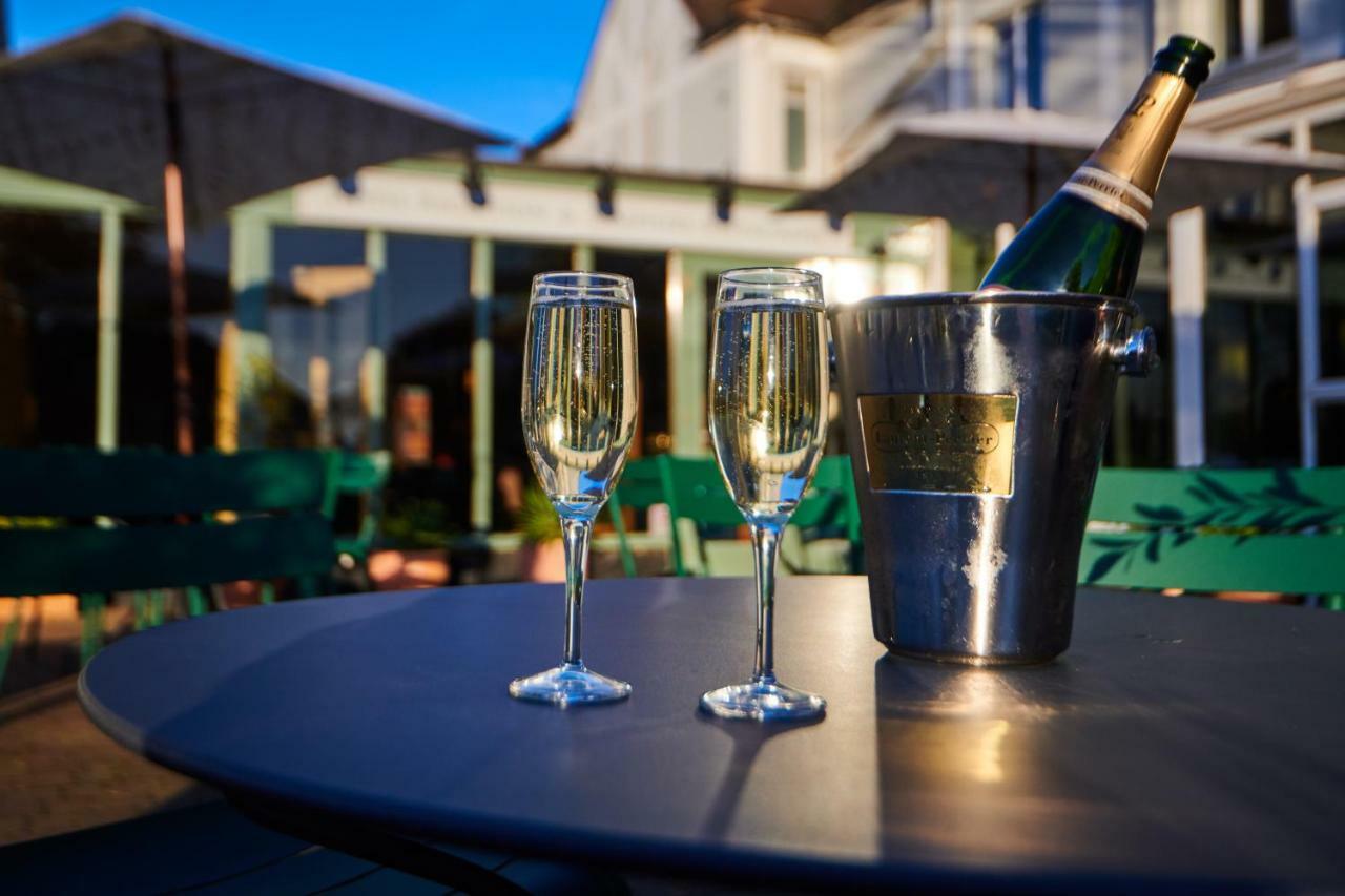 County Hotel Chelmsford Exterior photo